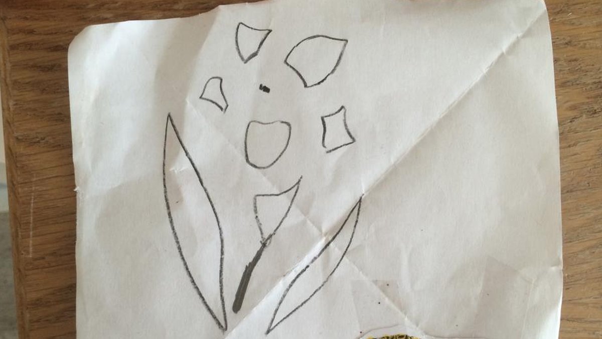 Här har vi en blomma som Agnes har ritat. 